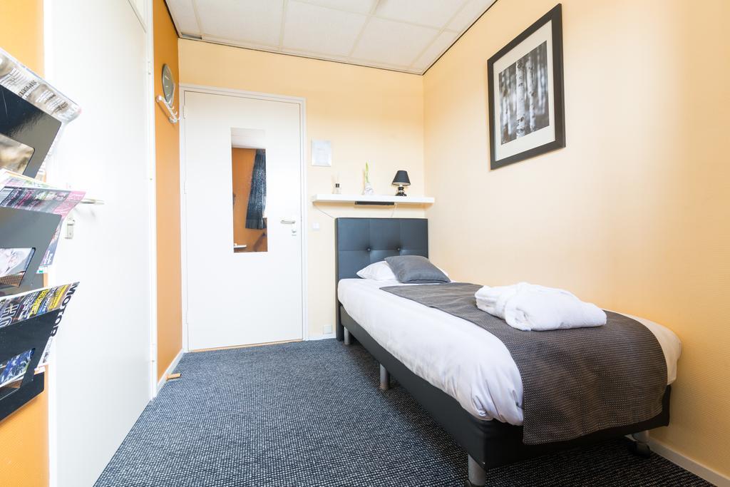 Hotel Restaurant De Buizerd Langedijk Exteriér fotografie